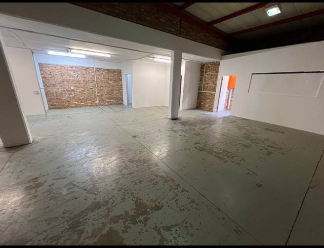 230M² WAREHOUSE TO LET IN STRIJDOMPARK